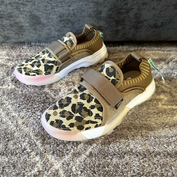NWT Vans ComfyCush Stretch Slip On Leopard Print Velcro Shoes - Picture 1 of 8